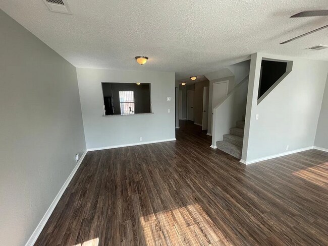 Foto del edificio - 846 Trinity Ln