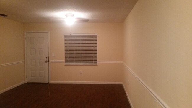 Sala de estar - 915 E 109th Ave