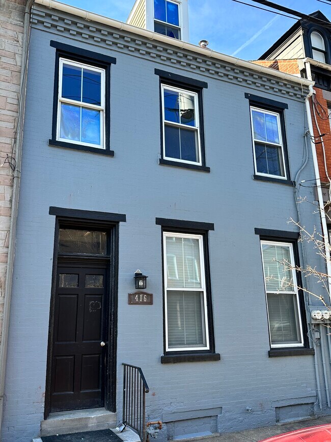 Building Photo - 416 N Queen St