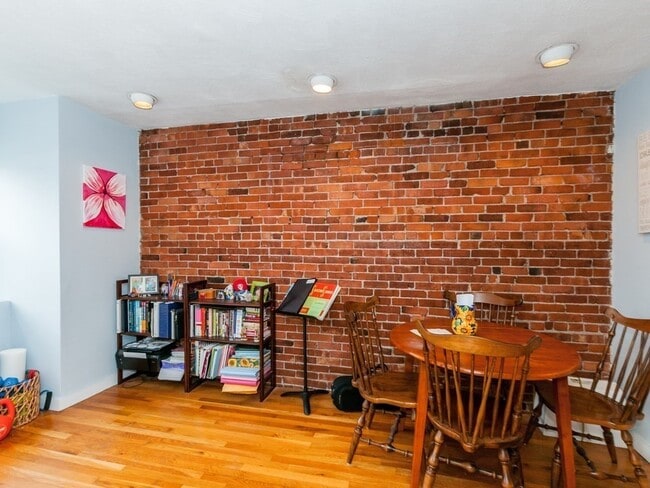 Building Photo - 532 Tremont St