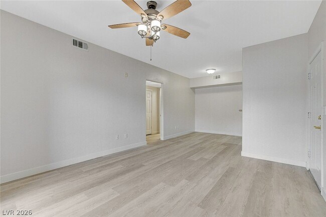 Foto del edificio - 8000 W Badura Ave