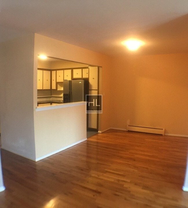 Building Photo - 2228 Steinway St