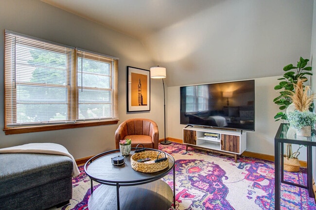 Foto del edificio - 3120 S 30th St