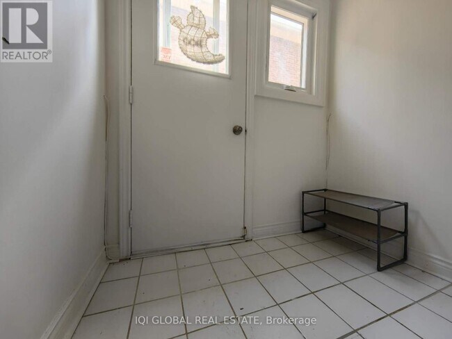 Photo du bâtiment - 6 Equestrian Ct