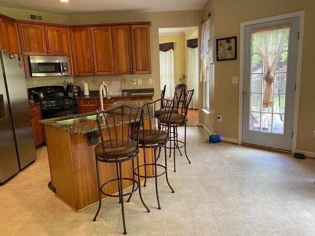 Foto del edificio - 3128 Tulip Tree Pl