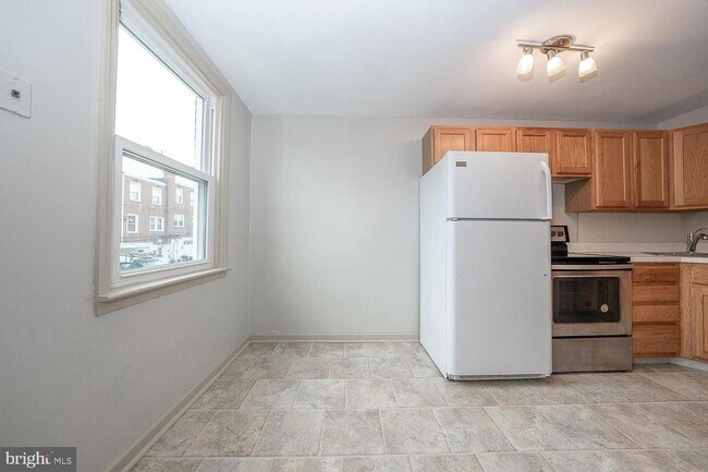 Building Photo - 2217 S Harwood Ave
