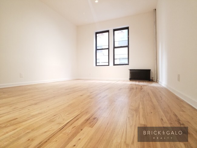 Building Photo - 446 St Johns Pl