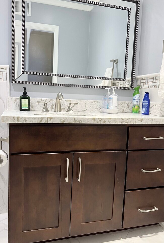 Foto del edificio - 17316 Stowers Ave