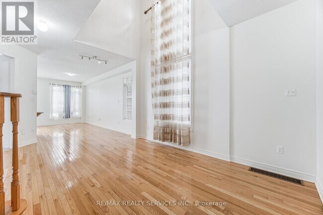 Building Photo - 4 Rocky Point Crescent