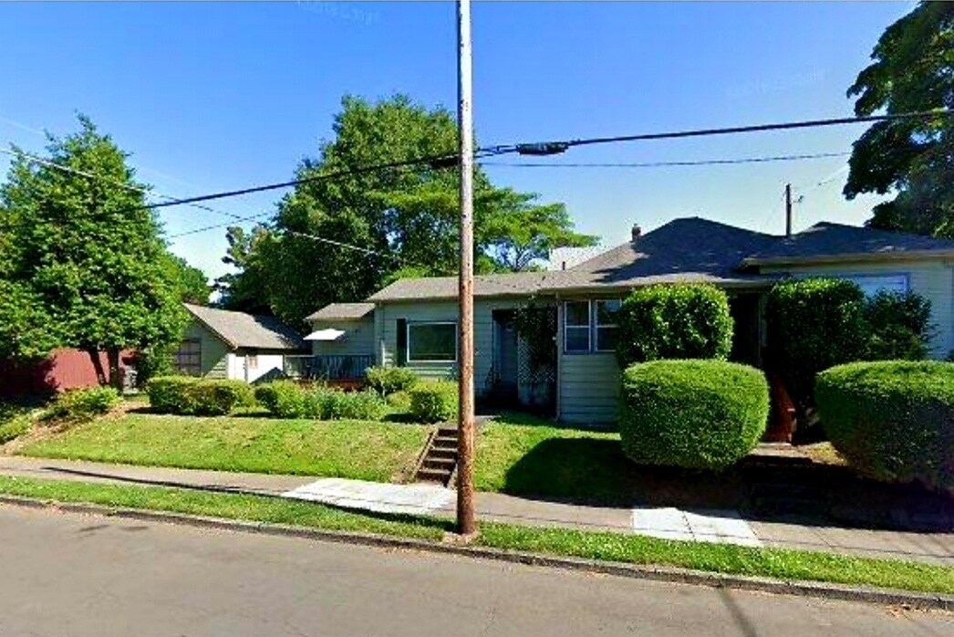 Primary Photo - 1327 NE Shaver St