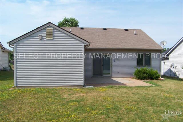 Building Photo - 1723 Versailles Village Pl