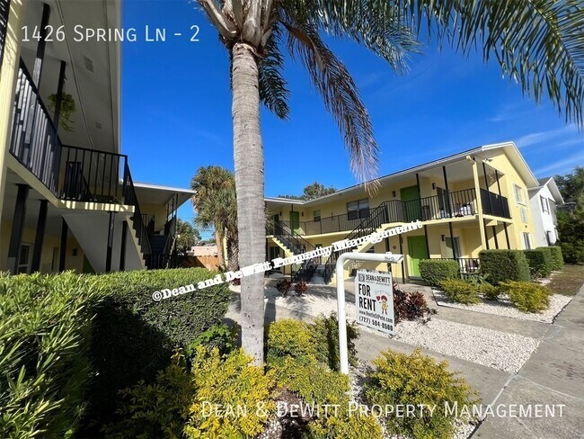 Foto del edificio - 1426 Spring Ln