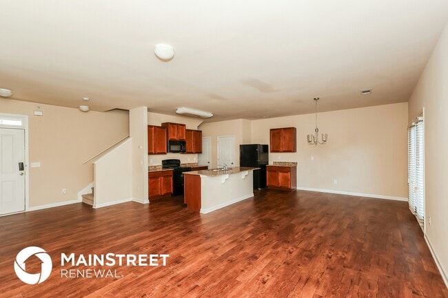 Building Photo - 2889 S Hills