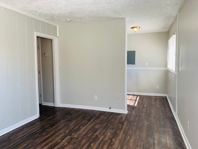 Foto del edificio - 6102 E Fayetteville Dr