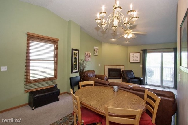Building Photo - 3 br, 2 bath Townhome - 2442 Walden Rd