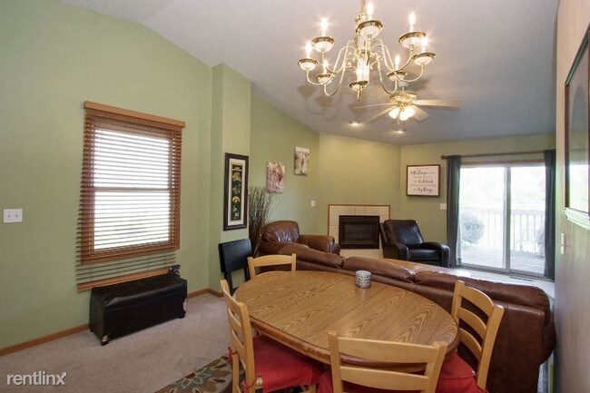Foto del edificio - 3 br, 2 bath Townhome - 2442 Walden Rd