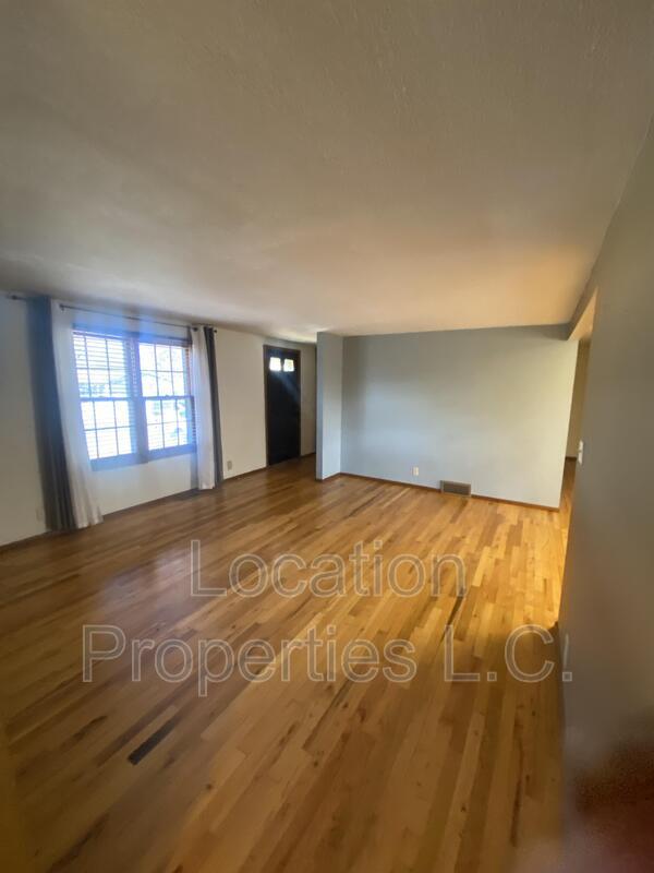 Foto del edificio - 906 Wellington Rd