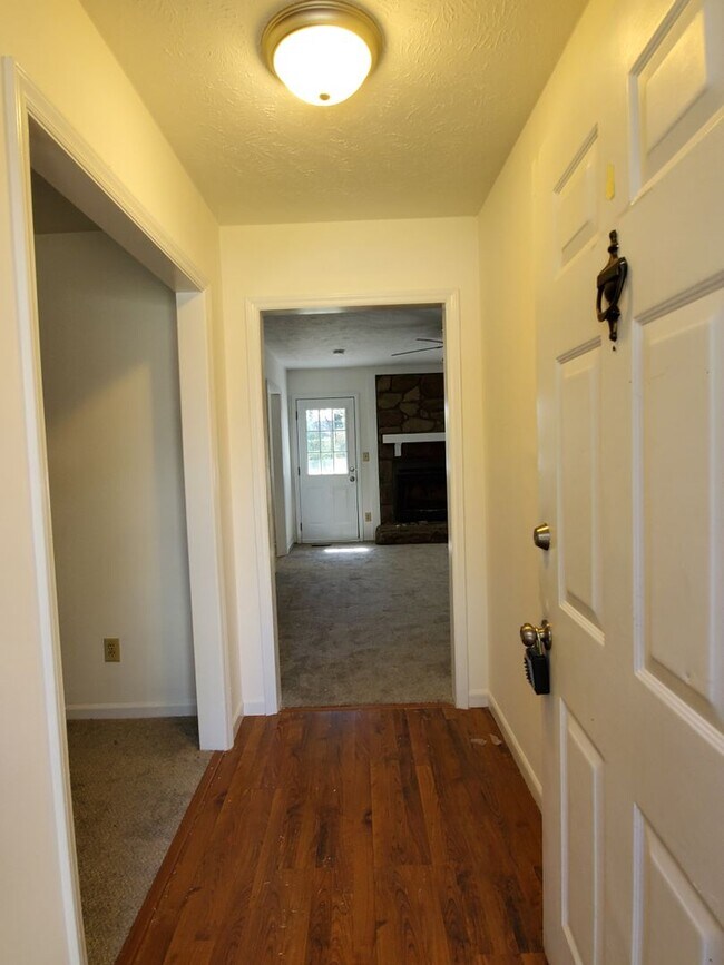 Foto del edificio - 9416 Gooden ~ Lake Rim Estates **THIS HOME...