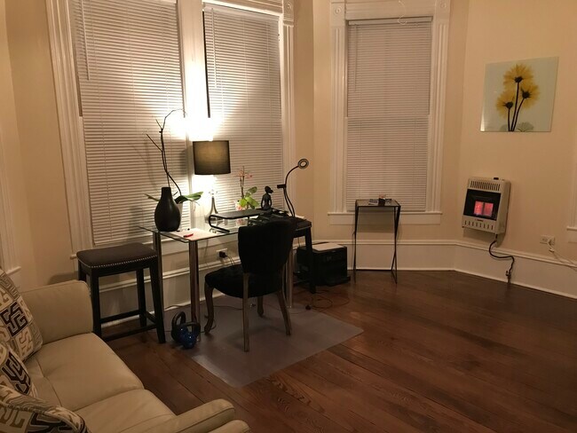 Foto del edificio - 210 W Oak St