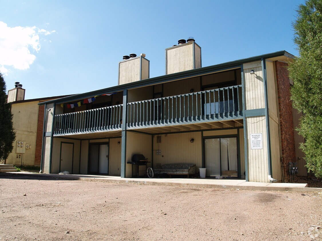Building Photo - 1015 Holli Springs Ln