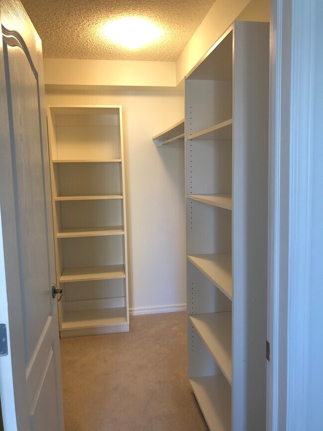 Photo du bâtiment - 9741 110 St NW