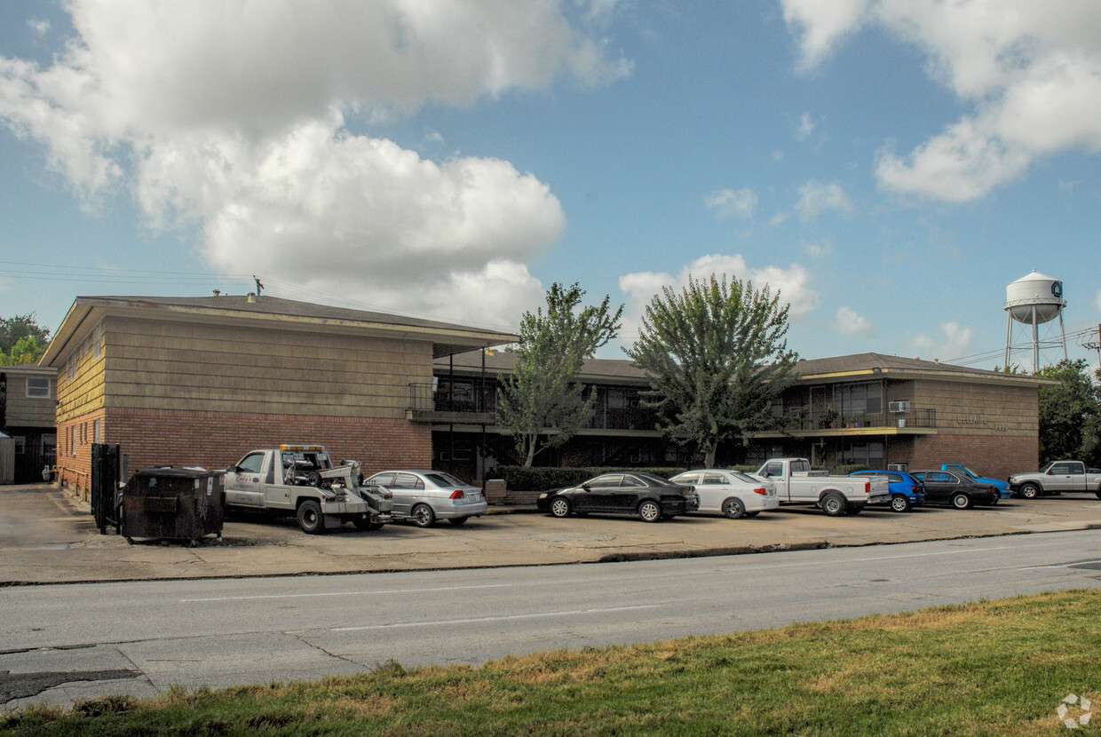 Building Photo - Bellaire Boulevard