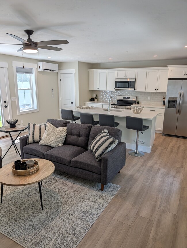 Photo - 480 Wareham St (Middleborough, MA) Townhome