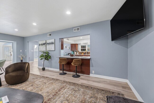 Building Photo - 4149 Ferndale Dr