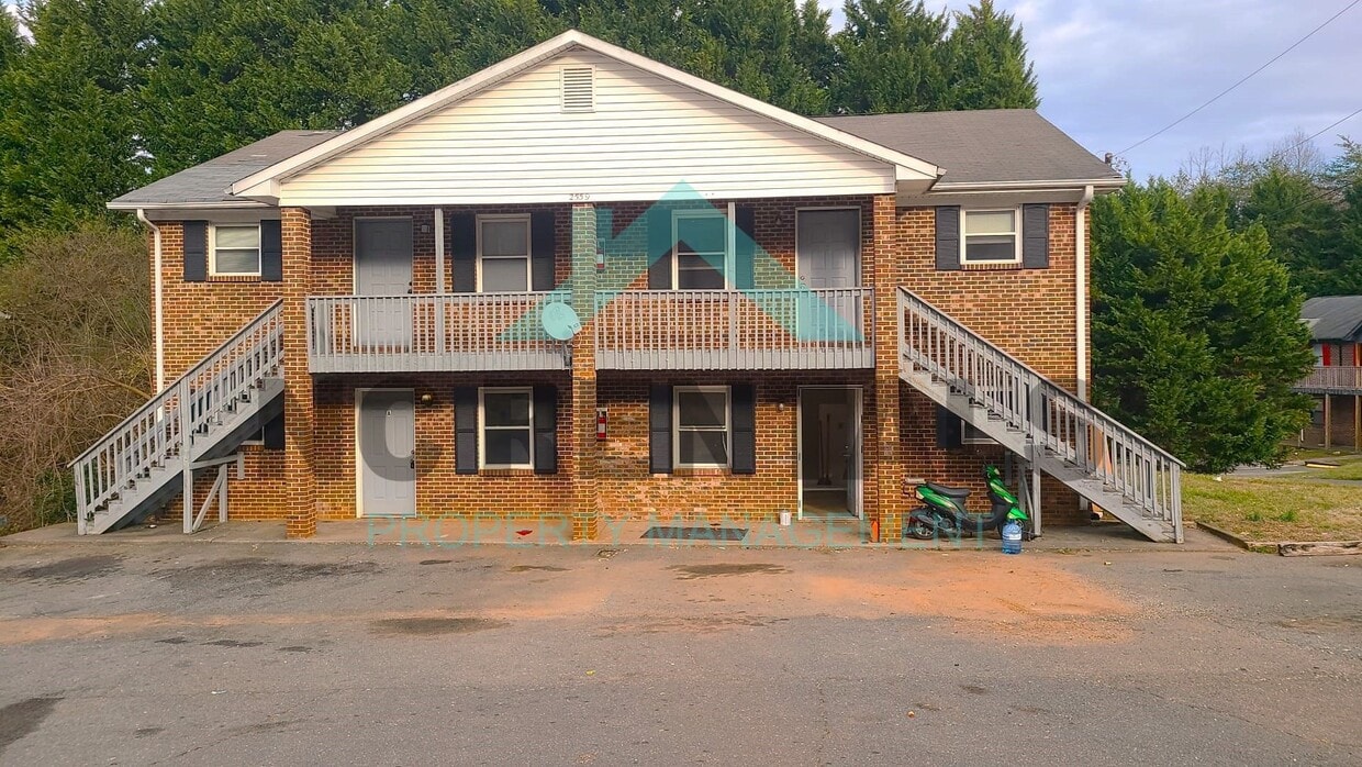 Foto principal - 2559 Green Oaks Ct SE