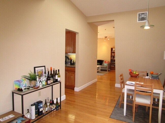 Foto del edificio - 1721 Washington St