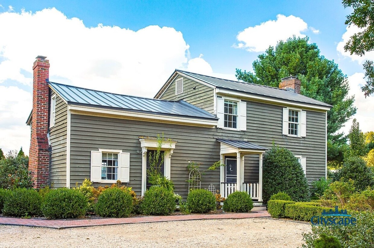 Primary Photo - Fantastic Farmhouse in pastoral Goochland!