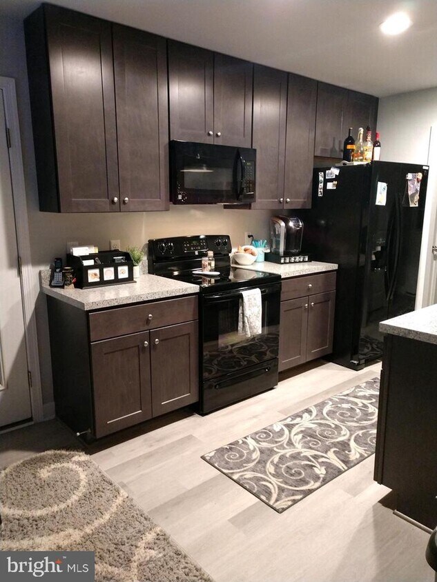 Foto principal - 409 Pear Tree Point Rd