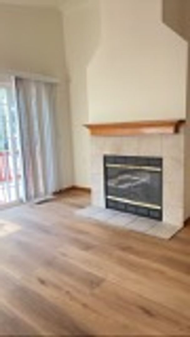 Building Photo - Cozy 1-Bedroom Condo | Low-Maintenance Living in a Great Location