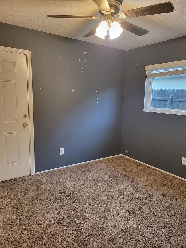 Building Photo - 2704 S Fairway Ct