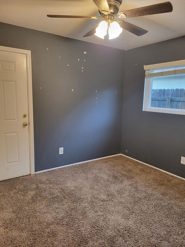 Foto del edificio - 2704 S Fairway Ct