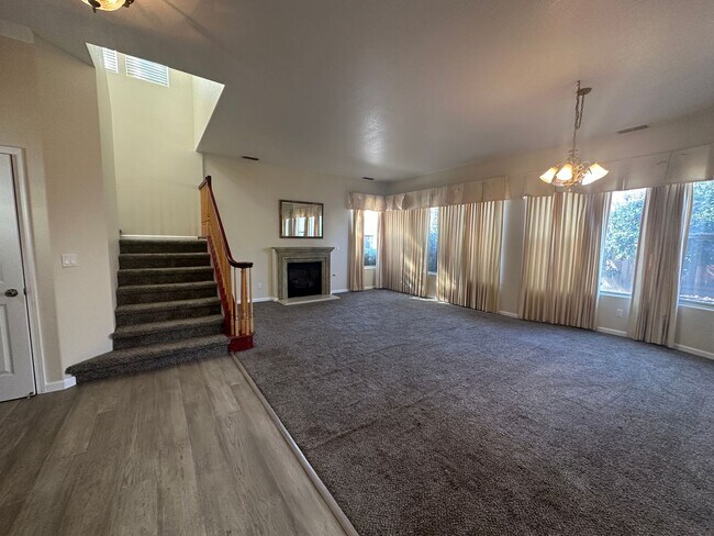 Foto del edificio - 1801 Maid Mariane Ln