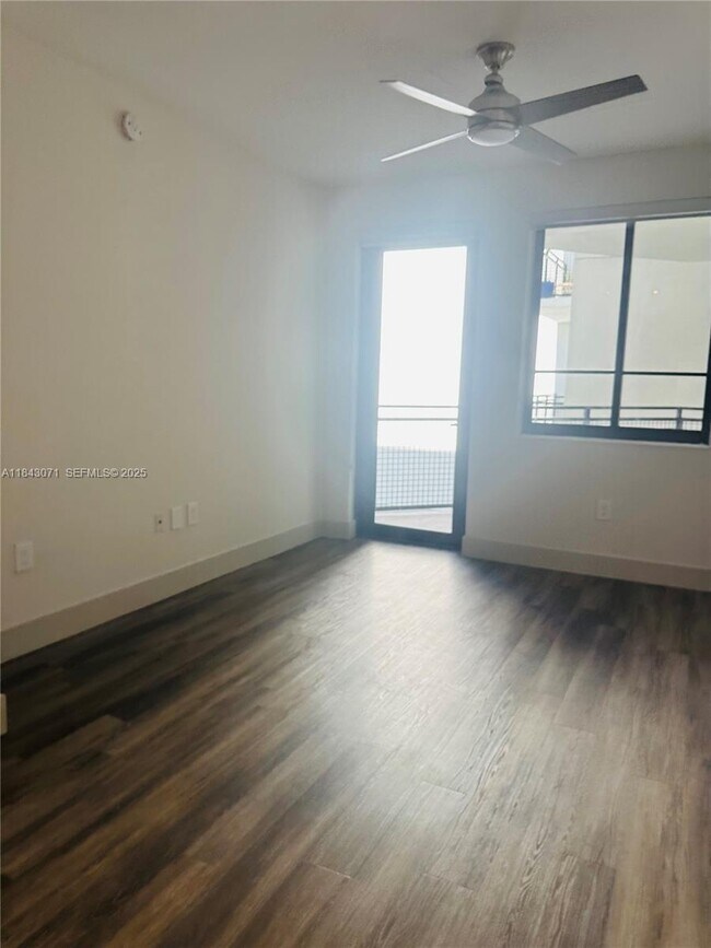 Foto del edificio - 817 SE 2nd Ave