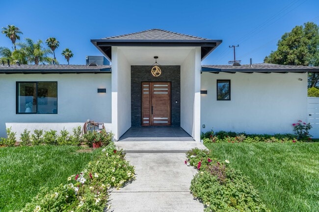 Building Photo - 5741 Jumilla Ave