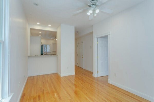 Foto del edificio - 662 E 5th St
