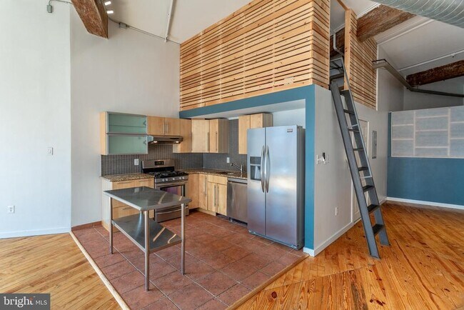 Building Photo - 428 N 13th St
