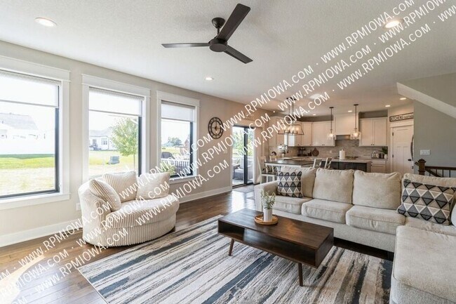 Building Photo - OVER 3,000 S.F.!!  5 Bedroom, 3.5 Bathroom...