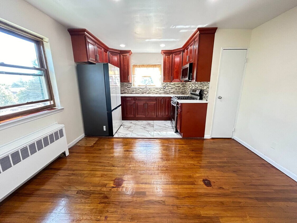 Primary Photo - 3201 Seymour Ave