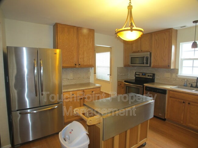 Building Photo - 8007 Bristle Ln