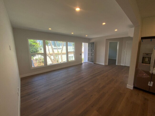 Building Photo - Adorable fully remodeled home on Ruhland with large yard