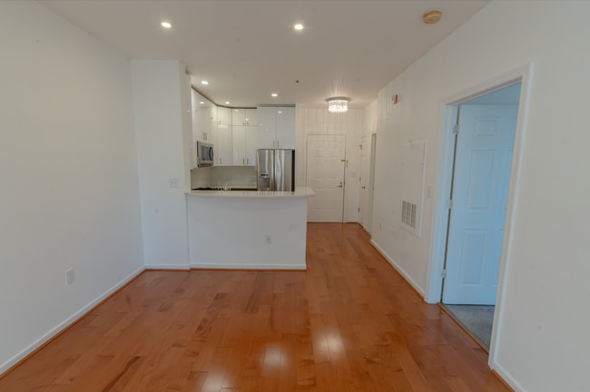 Building Photo - 1645 International Dr