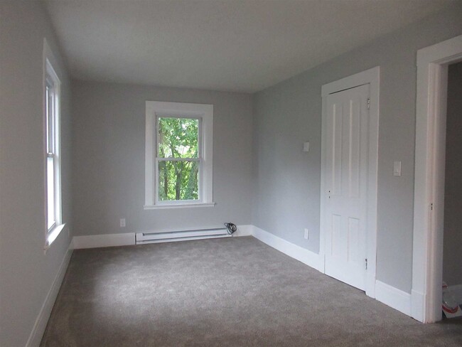 Building Photo - 25 Fairway Dr