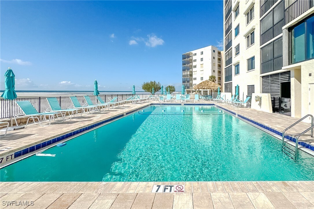 Primary Photo - 8400 Estero Blvd