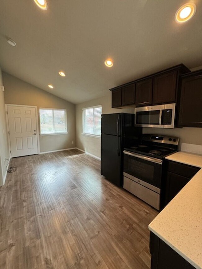 Building Photo - Beautiful 1 bedroom tiny home in Cottage G...