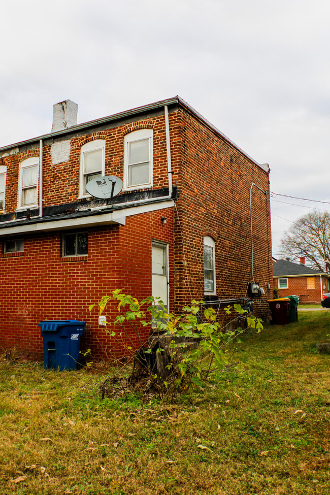 Building Photo - 728 Mount Airy St