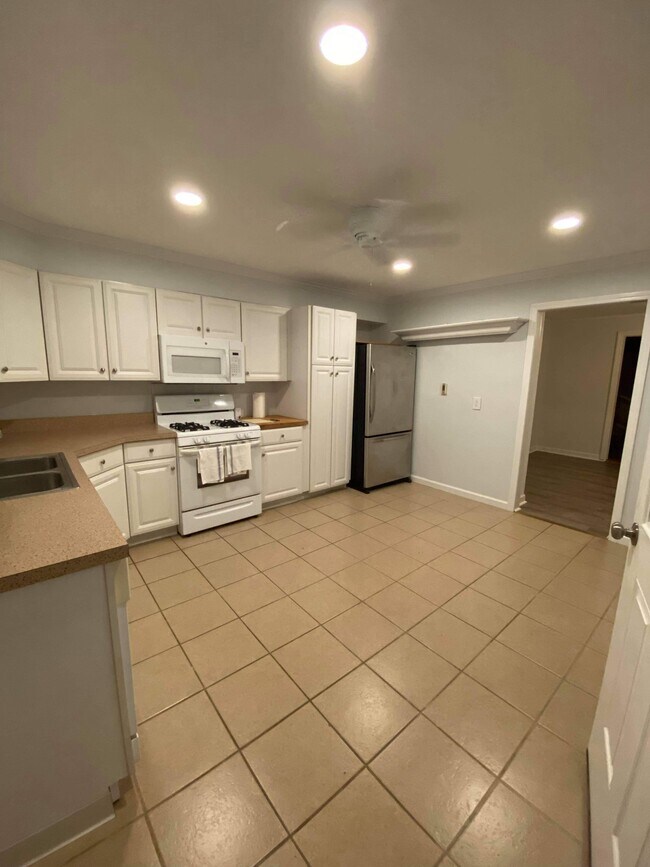 Foto del edificio - 190 Hollow Tree Ridge Rd